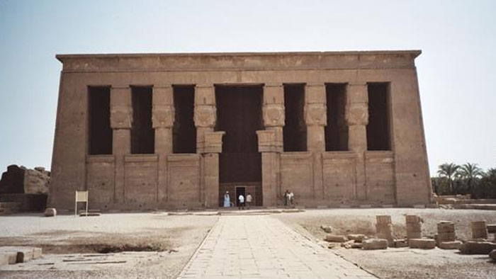 تعامد الشمس على معبد دندرة الفرعوني في صعيد مصر