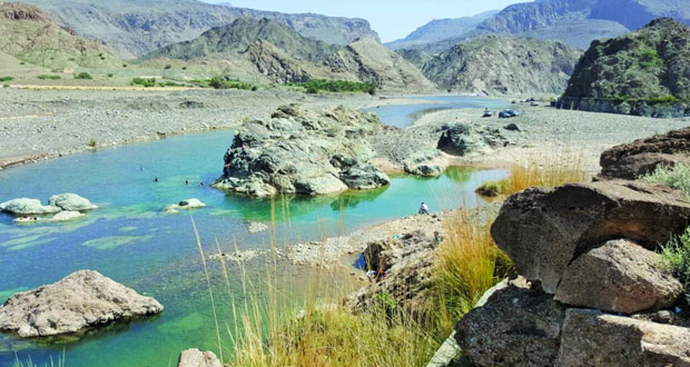دماء والطائيين .. واحة خلابة تجمع بين المغامرة والاستكشاف