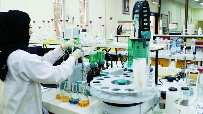 مختبر الكيمياء العام يعمل على رفع مستوى جودة إنتاج الصناعات الوطنية