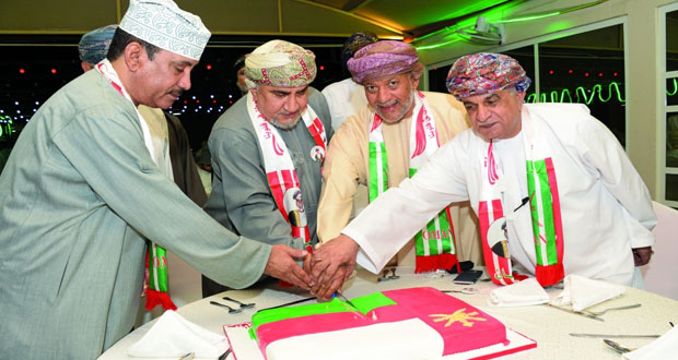 طلبة المدرسة السعيدية بمسقط والاداريين وأعضاء الهيئة التدريسية يحتفلون بالعيد الوطني السادس والاربعين المجيد