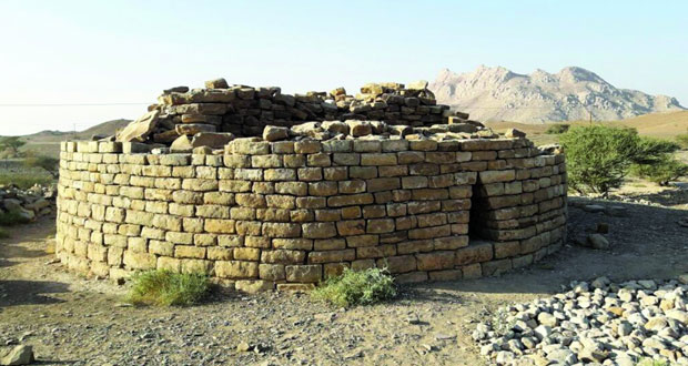 مدافن بات بعبري إطلالة على التاريخ والحضارة العمانية القديمة تنتظر التطوير والاستغلال سياحيا