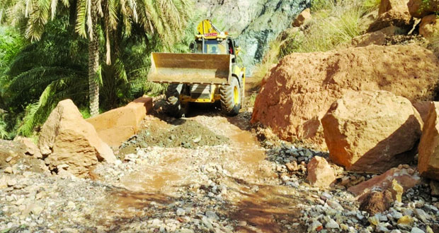 بلدية صور تكثف جهودها في أعمال النظافة وفتح الطرق أمام المارة