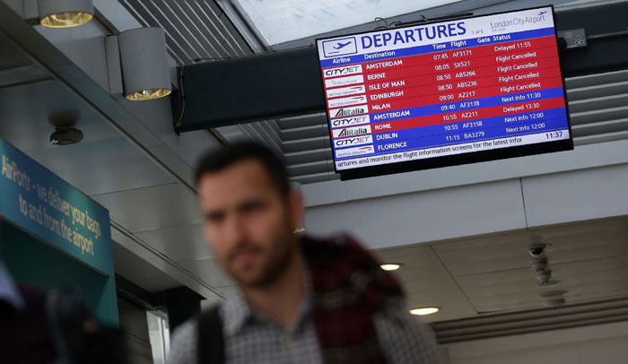 بريطانيا: الغاء أكثر من 100 رحلة في مطار هيثرو بسبب الضباب 