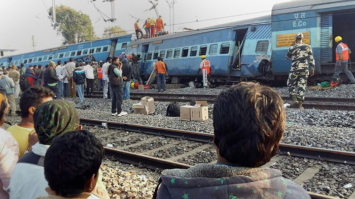 الهند: 27 قتيلا على الاقل في انحراف قطار