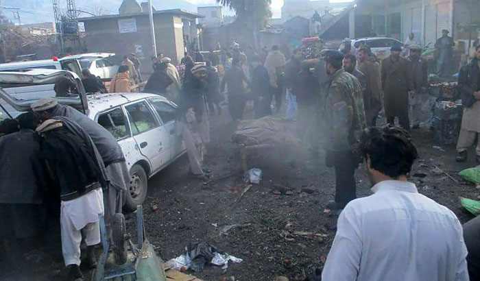 باكستان: عشرات القتلى في الاعتداء على سوق شعبي 