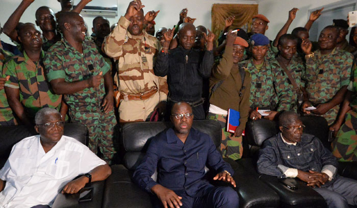 اطلاق سراح وزير دفاع ساحل العاج بعد أن احتجزه جنود غاضبون 
