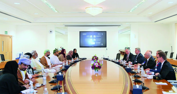 بحث تعزيز العلاقات الدبلوماسية ومجالات الاستثمار بين السلطنة وبولندا