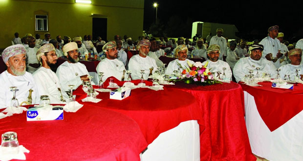 تعليمية جنوب الباطنة تحتفل بيوم المعلم