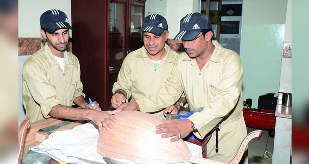 هواة العود تدشين العود العماني وإصدارات مؤلفات موسيقية لأعضائها