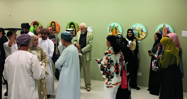 "السمط" .. رؤية فنية لحكايات التاريخ والصبر ومبادئ المرأة العمانية المشتركة