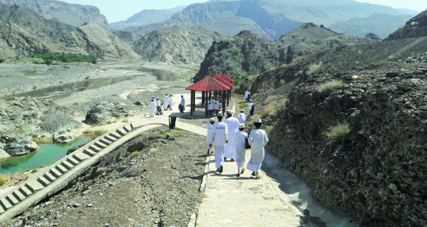 برامج وندوات ومحاضرات للتوعية بأهمية المحافظة على المياه وصون مواردها