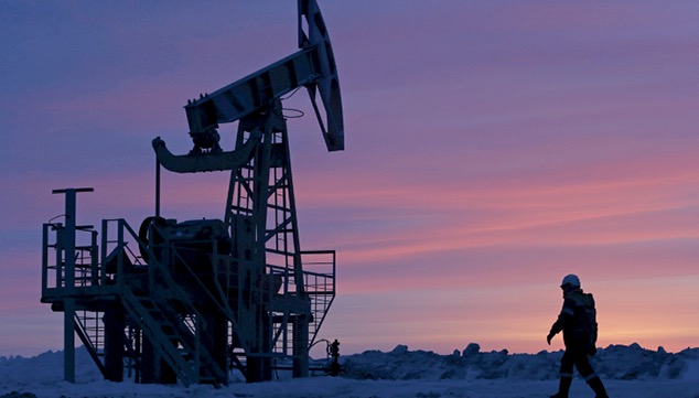 أسعار النفط تتراجع بسبب الشكوك في التزام روسيا بخفض الإنتاج