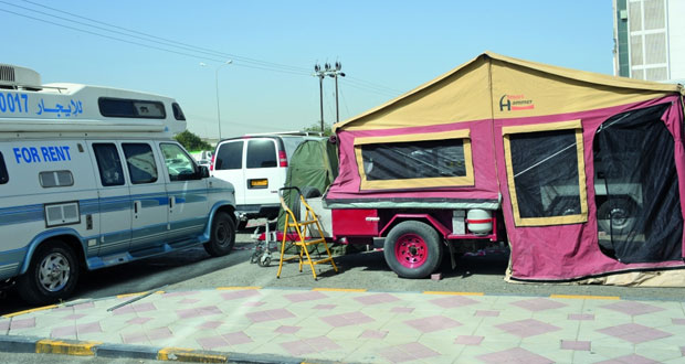 استعراض تجارب عدد من الباعة المتجولين والتعرف على نماذج العربات المتنقلة