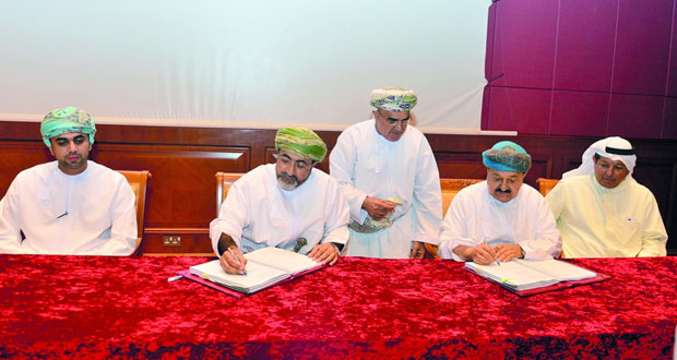 "السياحة" توقع اتفاقية تطوير مشروع مجمع النخيل السياحي ببركاء