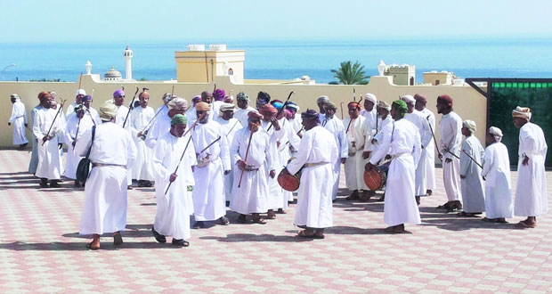 طيوي تحتضن فعاليات ملتقى الشعراء السابع لفن الرزحة والعازي والفنون التقليدية العمانية الأخرى