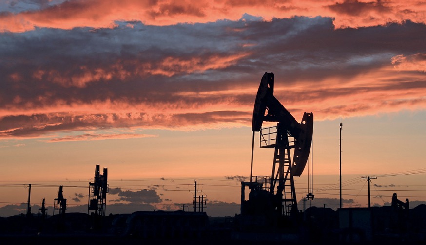 النفط يتراجع مع عودة الإمدادات الأميركية للسوق