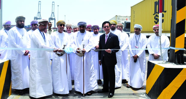 تدشـين البوابة الآلية الذكية بمحطة الحاويات العالمية بميناء صحار