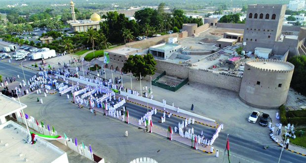 ابتهاجاً بالتشريف السامي لجلالته.. 11 لوحة و500 مشارك في مهرجان الفنون الشعبية أمام قلعة صحار التاريخية