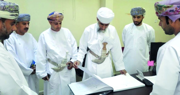 رئيس الإدارة العامة للتفتيش القضائي يتابع سير العمل بمحاكم الرستاق والمصنعة