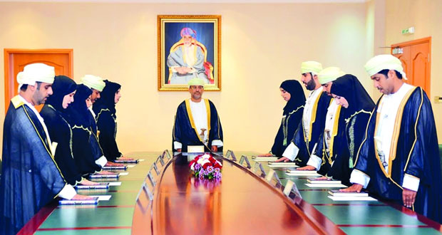 "الادعاء العام" يحتفل بأداء القسم لعدد 10 من أعضائه الجدد بعد إكمالهم عامين من التدريب في المعهد العالي للقضاء واداراته العامة والتخصصية