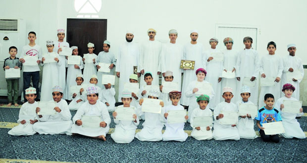  تكريم حفظة القرآن الكريم بمركزي فاطمة الزهراء وأبي ذر الغفاري بصور