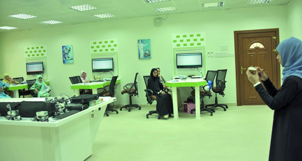  مركز العلوم والتكنولوجيا بالداخلية يواصل برامج (رحلة ابتكار) لطلاب المدارس