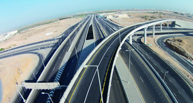 بلدية مسقط تنفذ شبكة واسعة من الطرق الحيوية والمسفلتة بمختلف ولايات المحافظة 