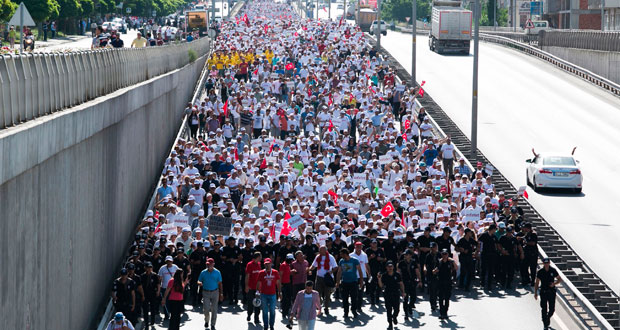 تركيا تعتقل 37 يشتبه بأنهم من (داعش) وتكثف التجسس على الجنود الهاربين