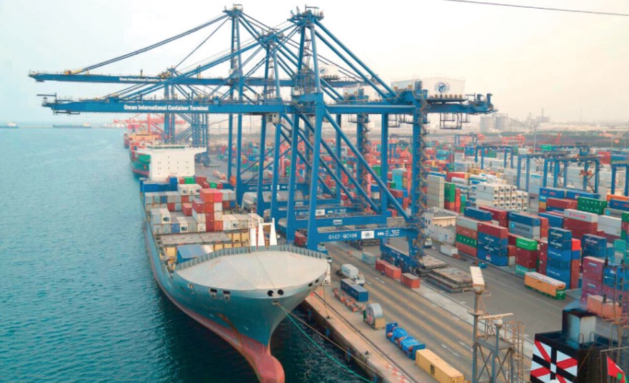 استعراض تطورات ميناء صحار ودورها في تحويل السلطنة لمركز لوجستي عالميا