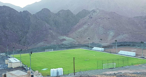 افتتاح الملعب المعشب لفريق الرشيد بسمائل