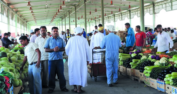 "الطماطم الإيراني" يعيد التوازن للسوق بسعر 1.800 ريال عماني بعد أن سجل"الأردني" 4.500 ريال عماني الأسبوع الماضي