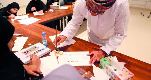 محمد الصائغ يقدم رؤية فنية حول "تعلم أساسيات الخط العربي للمبتدئين" ببيت الزبير