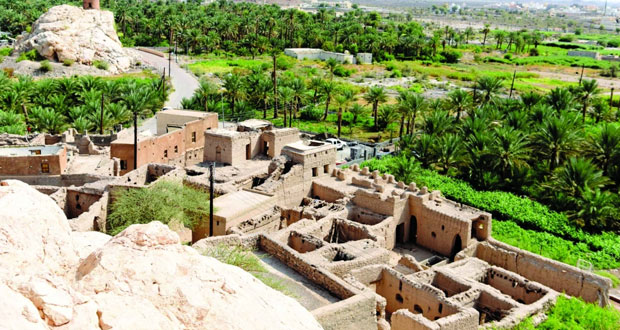 الحارة القديمة بقلعة العوامر تروي تفاصيل الزمن الماضي بتنوع آثاره وجمال بنائه 