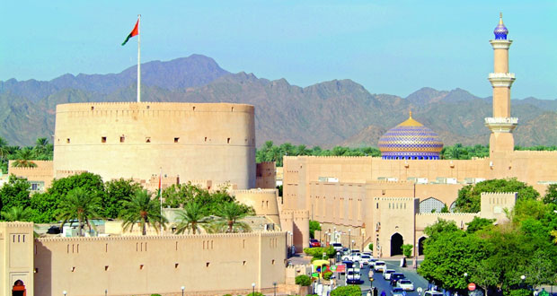 "التراث والثقافة" و "عمران" توقعان إتفاقية إدارة وتشغيل قلعة نزوى التاريخية