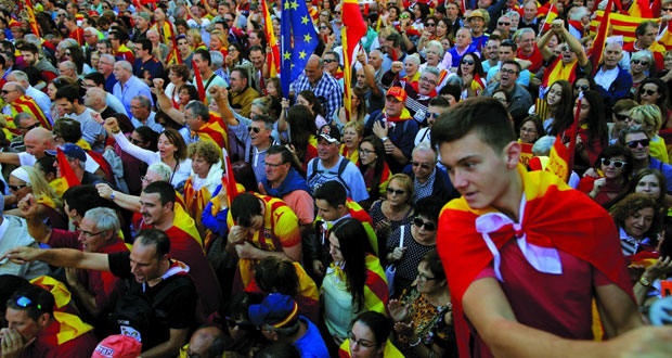 إسبانيا: تظاهرات في كاتالونيا تأييداً لـ(الوحدة) وبوتشيمون يدعو لـ(معارضة ديمقراطية)