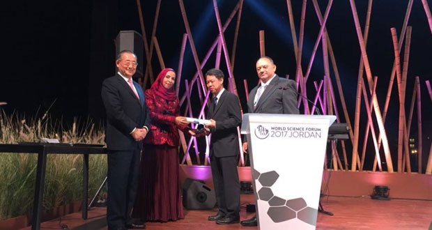 تسليم جائزة السلطان قابوس لحماية البيئة في الأردن
