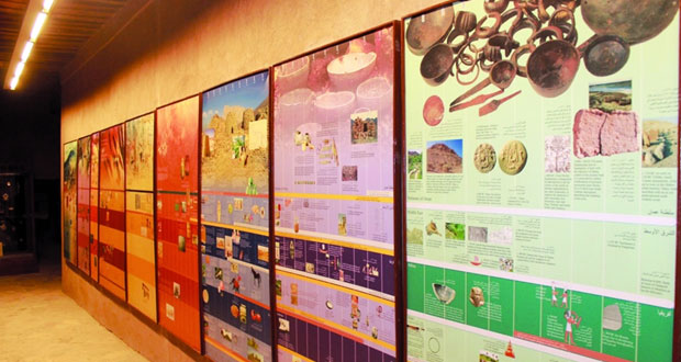 معرض التراث والحرف بقلعة نزوى يحاكي القرية والحارة والسوق الشعبي