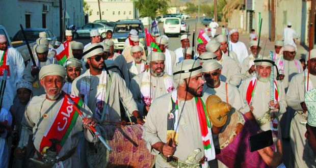 "عشق الوطن " و"الانتماء والولاء".. أهازيج وطنية في احتفالات العيد الوطني المجيد