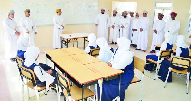 تدشين مشروع الفصول الدراسية بمدرسة قلهات للتعليم الأساسي بصور