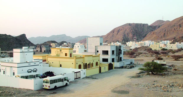 أهالي "المحج الأولى" بالعامرات يطالبون برصف الطرق الداخلية وتوفير وتقوية شبكتي المياه والاتصالات