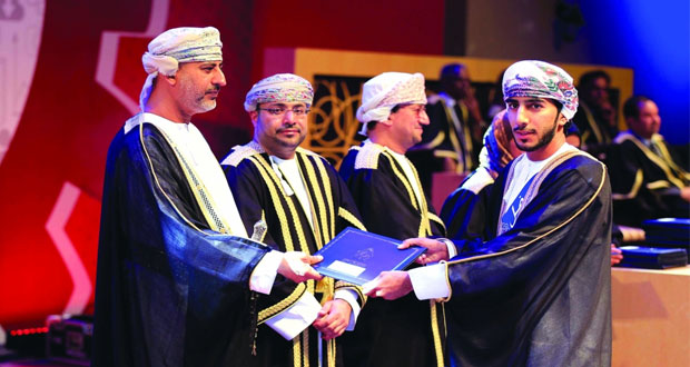 الكُلية التقنية العُليا تحتفل بتخريج ( 2034 ) طالباً وطالبة من حملة البكالوريوس والدبلوم المُتقدم والدبلوم 