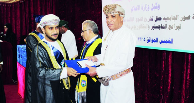  كلية صور الجامعية تحتفل بتخريج الدفعة الثالثة عشرة من حملة الدبلوم والبكالوريوس والماجستير