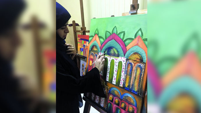  "التراث والثقافة" بالبريمي تختتم دورة المكسد ميديا والرسم بألوان الأكريليك
