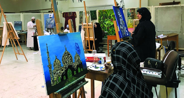 "التراث والثقافة" تنفذ حلقة متقدمة في مجال التشكيلات الحروفية بمرسم الشباب بروي