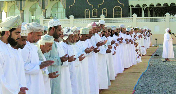  أهالي المصنعة يؤدون صلاة الاستسقاء