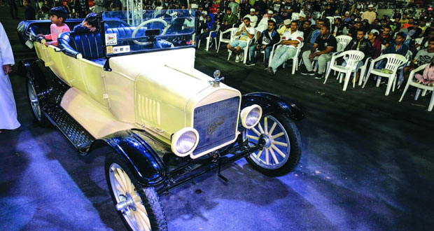 "عرض مهرجان مسقط للسيارات والدراجات" يبهر زواره