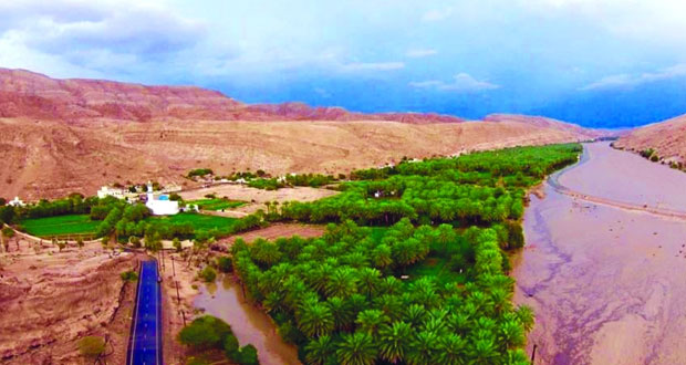 قرية دوت بضنك بساتين خضراء ومياه جارية وشواهد تاريخية