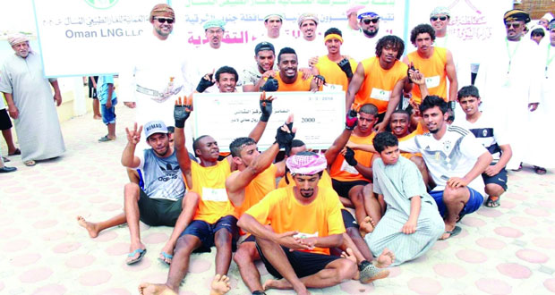  ختام سباق القوارب التقليدية بصور 