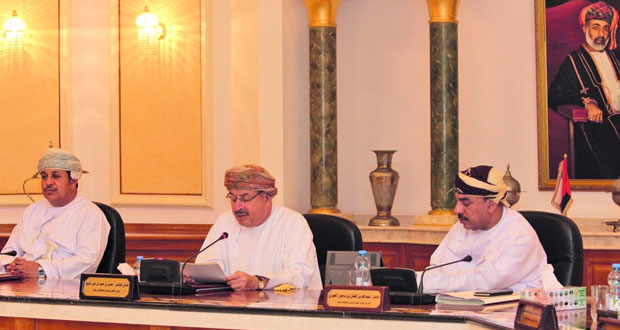 بلدي مسقط يوصي بمخاطبة «مواصلات» لإعداد استراتيجية للنقل العام و«مسقط لتوزيع الكهرباء» لقراءة العدادات شهريا بدلاً من القراءة التقديرية
