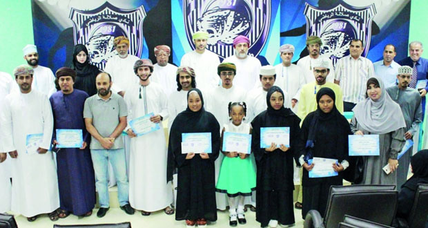 نادي صلالة يكرم المجيدين في مسابقة الأندية للإبداع الشبابي